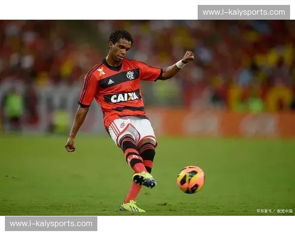 绿茵荣耀，宿敌对决：弗鲁米嫩塞与巴竞技的恩怨情仇